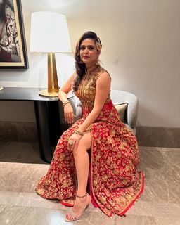 Madhurima Tuli feet photo 5