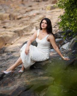 Madhurima Tuli feet photo 5