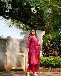Madhurima Tuli feet photo 14