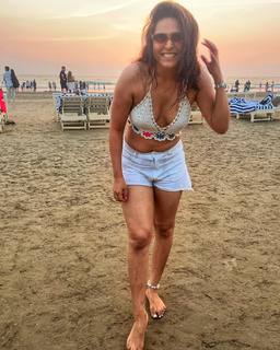 Madhurima Tuli feet photo 10