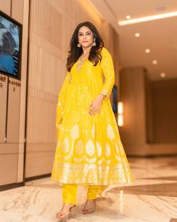 Madhurima Tuli feet photo 7