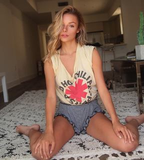 Madi Teeuws feet photo 2
