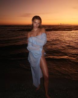 Madi Teeuws feet photo 1