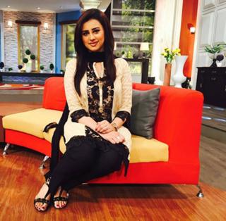 Madiha Naqvi feet photo 6