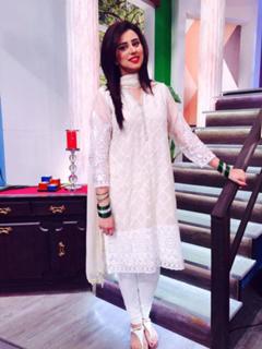 Madiha Naqvi feet photo 5