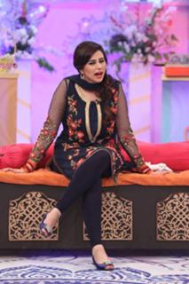 Madiha Naqvi feet photo 19