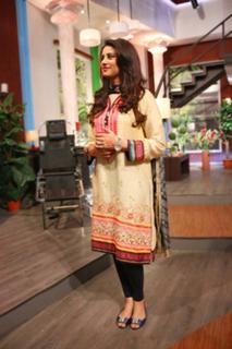 Madiha Naqvi feet photo 11