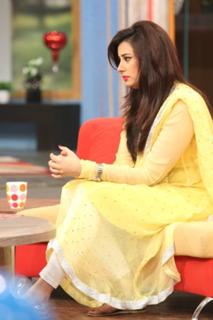 Madiha Naqvi feet photo 3