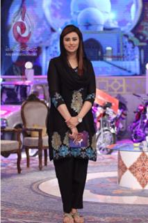 Madiha Naqvi feet photo 18