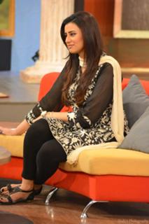 Madiha Naqvi feet photo 8