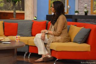 Madiha Naqvi feet photo 8