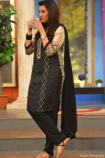 Madiha Naqvi feet photo 5