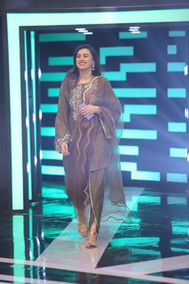 Madiha Naqvi feet photo 19