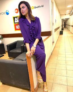 Madiha Naqvi feet photo 8