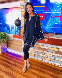 Madiha Naqvi feet photo 6