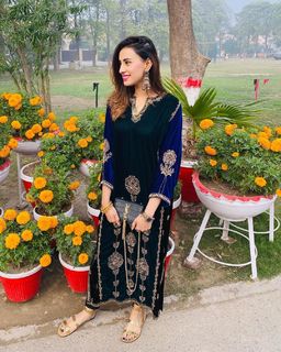 Madiha Naqvi feet photo 5