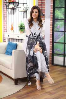 Madiha Naqvi feet photo 5