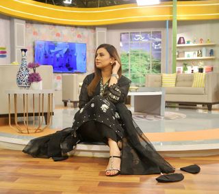Madiha Naqvi feet photo 3