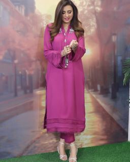 Madiha Naqvi feet photo 6