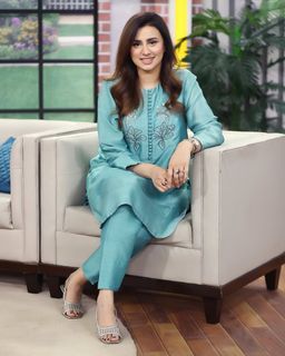 Madiha Naqvi feet photo 17