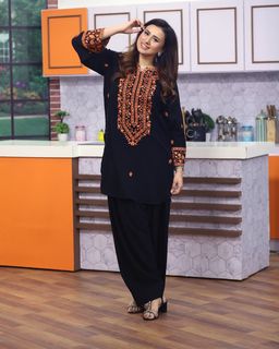Madiha Naqvi feet photo 6