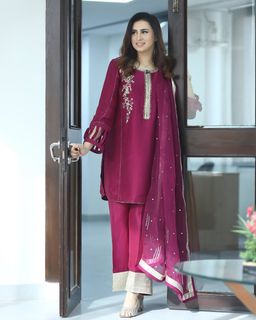 Madiha Naqvi feet photo 2