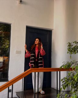 Madiha Naqvi feet photo 8