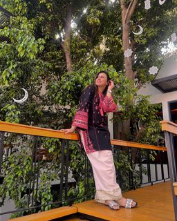 Madiha Naqvi feet photo 6