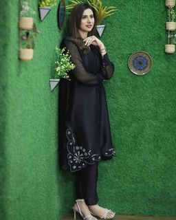 Madiha Naqvi feet photo 6