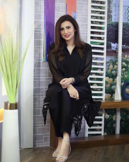 Madiha Naqvi feet photo 2