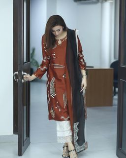 Madiha Naqvi feet photo 20