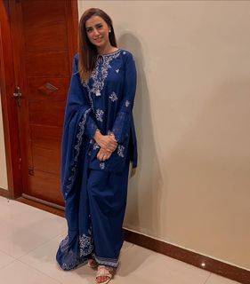 Madiha Naqvi feet photo 7