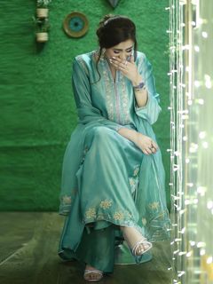 Madiha Naqvi feet photo 5