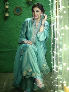 Madiha Naqvi feet photo 4