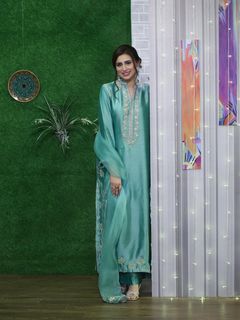 Madiha Naqvi feet photo 20