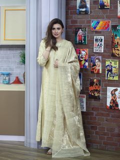 Madiha Naqvi feet photo 3