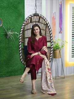 Madiha Naqvi feet photo 17
