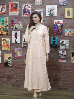 Madiha Naqvi feet photo 16