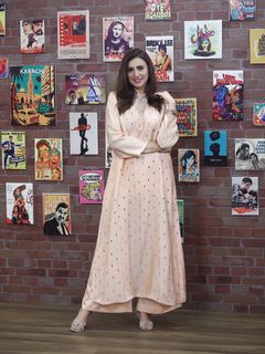 Madiha Naqvi feet photo 11