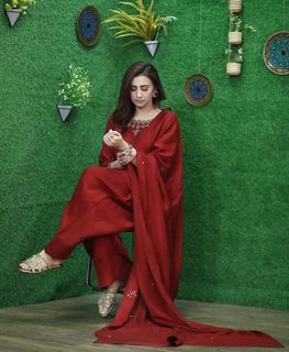 Madiha Naqvi feet photo 1