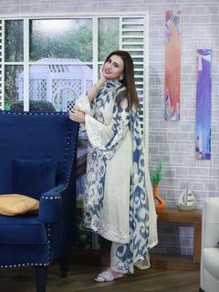 Madiha Naqvi feet photo 9