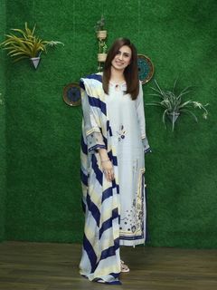 Madiha Naqvi feet photo 14