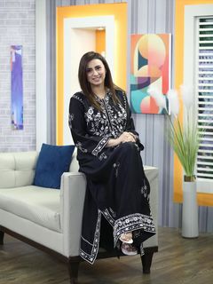 Madiha Naqvi feet photo 19