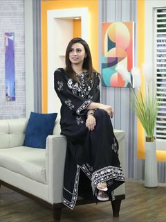 Madiha Naqvi feet photo 17