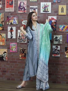 Madiha Naqvi feet photo 16