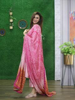 Madiha Naqvi feet photo 13