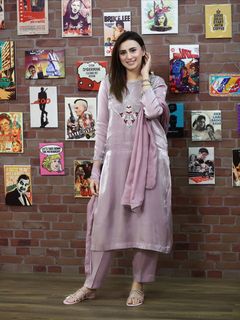 Madiha Naqvi feet photo 4