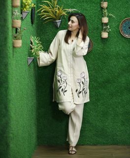 Madiha Naqvi feet photo 3