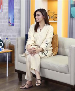 Madiha Naqvi feet photo 1