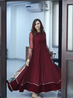 Madiha Naqvi feet photo 11